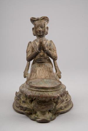 136897, oil lamp with donar figure