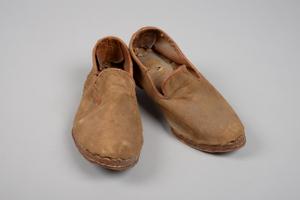 136938a-b, shoes
