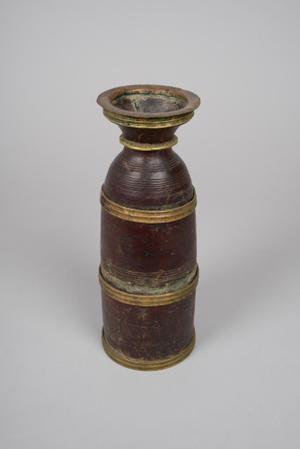 138584, wooden alcohol container