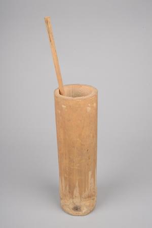 134387a-b, ceremonial wooden beer container and sucking reed