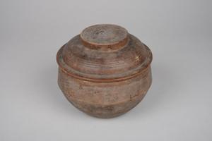 138595a-b, wooden container with lid for flour