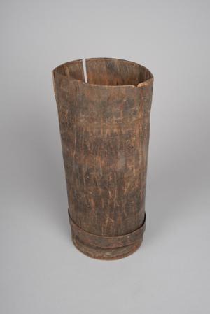 138644, wooden water container