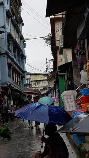 Street market near RC Mintri Road in Kalimpong