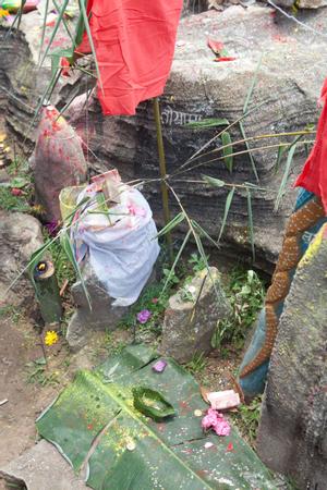 Weaving stone of Toma during the Tuwachung-Jayajum festival